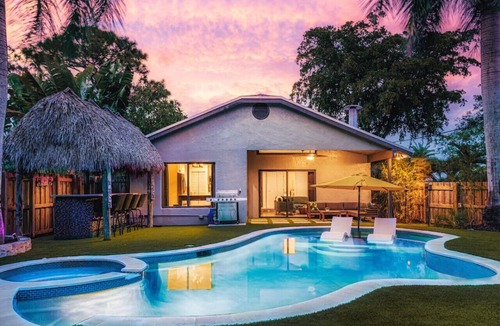 Central Corals Villa | The Jungle House Heated Pool Tranquil Family Oasis