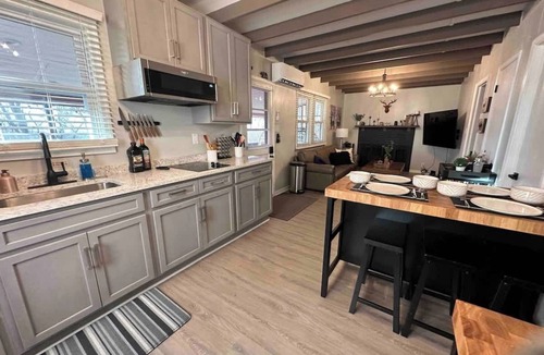 Linden Cabin | The Juniper Cabin Cozy Hideaway w/Hot Tub