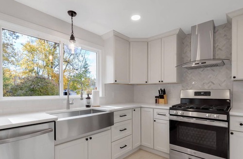 Clarence House | The Juniper Home | Centrally located | 3bed 2bath