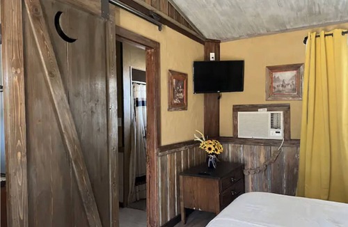 Christoval Hotel | The Juniper Room - The Ranch House Motel