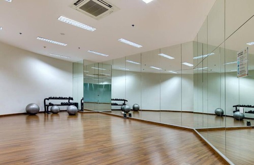 Kelapa Gading Timur Apartment | The Kensington Royal Suites W/ Free parking & Wifi