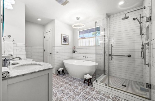 Historic Kenwood Bed & Breakfast | The Kenwood Gables Boutique Bed & Breakfast