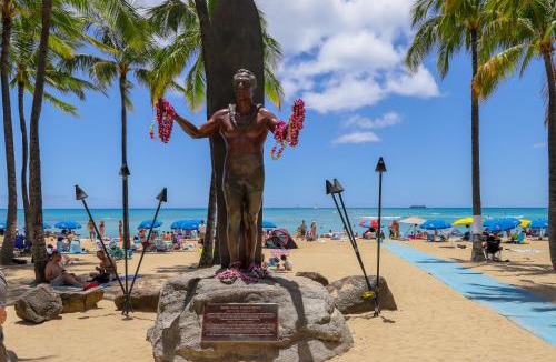 Waikiki Apartment | The Keoniana #111