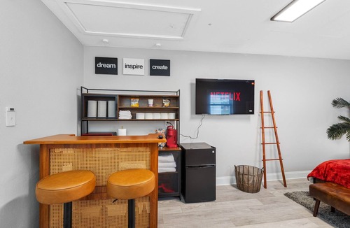 Seffner Community Alliance Apartment | The Key West Guest Suite