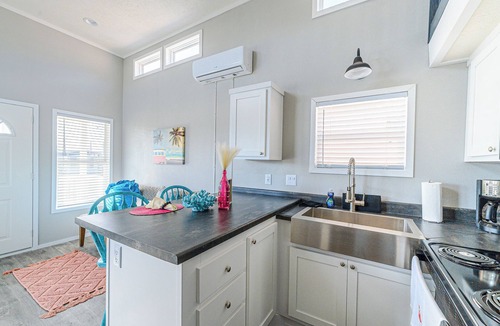 Port O Connor Cabin | THE KEYS OF POC Unit 1# Cozy 1-bedroom cabin , AC with boat parking