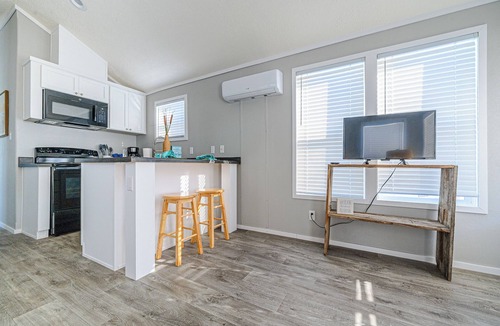 Port O Connor Cabin | THE KEYS OF POC Unit # 3 1-bedroom cabin with AC