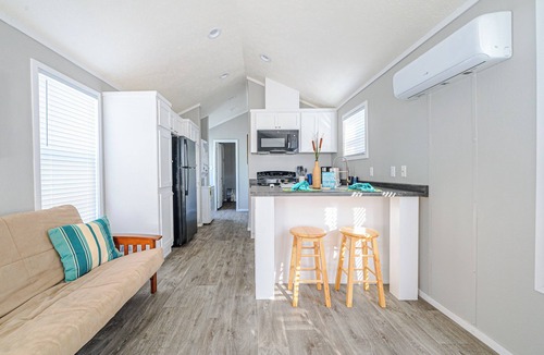 Port O Connor Cabin | THE KEYS OF POC Unit #2 One bedroom bring you boat