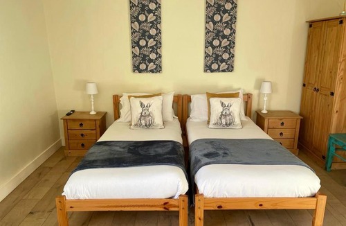 Longcot Bed & Breakfast | The King & Queen