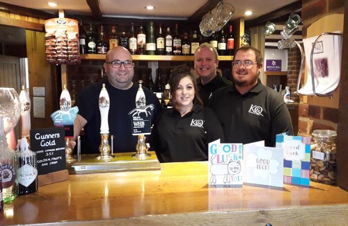 Longcot Bed & Breakfast | The King & Queen