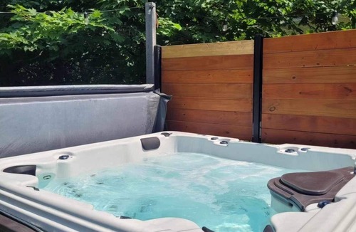 Keswick Ridge House | The King's Hideaway/hot tub/Ski Crabbe Mtn/Mactaquac Prov.Park/18 min.from F’ton