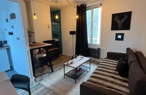 Fontainebleau Apartment | The King's Hideaway