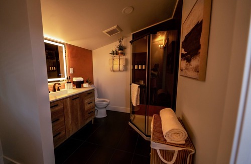 Ironton Apartment | The King Suite at Pickle & Perk