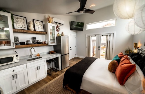 Ironton Apartment | The King Suite at Pickle & Perk