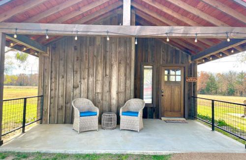 Elm Mott Ski Chalet | The Kingfisher Cabin 15MIN to Magnolia Baylor