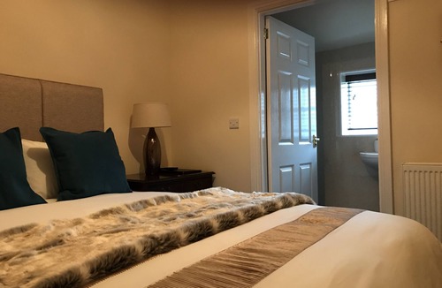 Eccleshall Bed & Breakfast | The Kings Arms Hotel