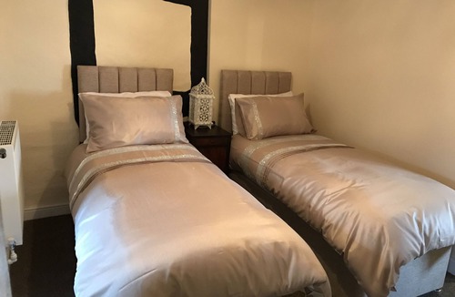 Eccleshall Bed & Breakfast | The Kings Arms Hotel