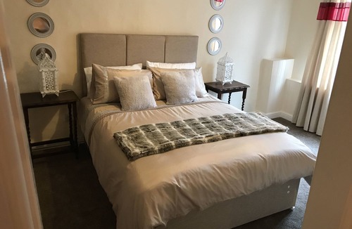 Eccleshall Bed & Breakfast | The Kings Arms Hotel