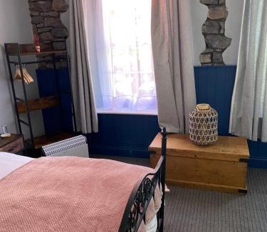 Cheddar Hotel | The Kings Head