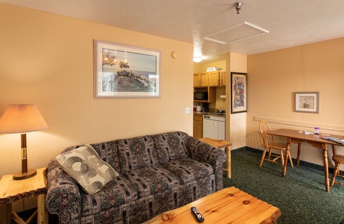 Mayfield Hotel | The Kingsley Suites