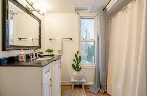 Ruthven Hotel | The Kingsville House