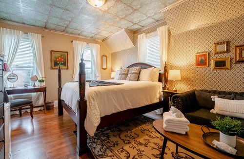Ruthven Hotel | The Kingsville House