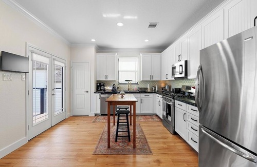 Clear Lake Shores House | The Kipp House! Luxury home walking distance to Boardwalk!