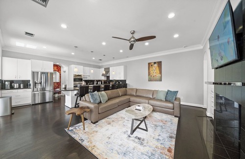 Greenway Plaza-Upper Kirby House | The Kirby Retreat. Heated Pool, King Suites And Games. Secluded, Central Setting