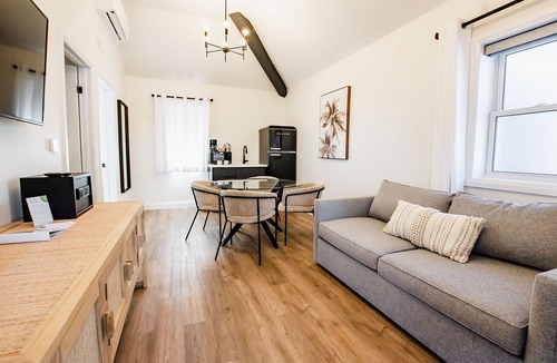 Grand Bend Hotel | The Kiwi Motel