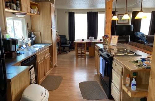 Plush House | The Kjar House. A one bedroom family retreat in the Oregon outback.