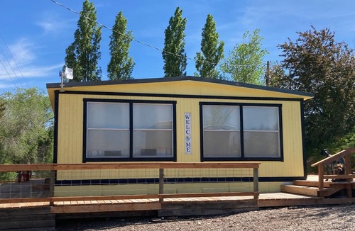 Plush House | The Kjar House. A one bedroom family retreat in the Oregon outback.
