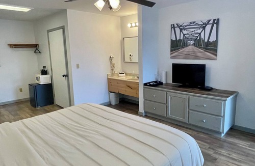 Greers Ferry Hotel | The Klassic Inn