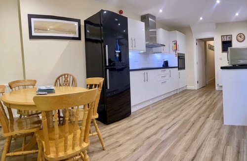 Weston-super-Mare Apartment | The Kyrenia