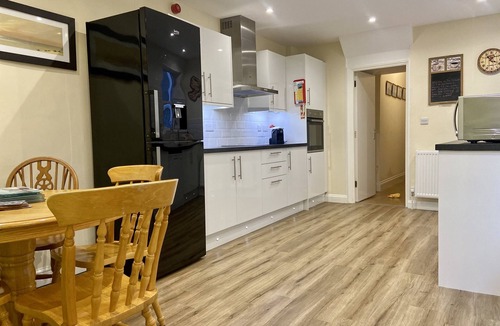 Weston-super-Mare Apartment | The Kyrenia