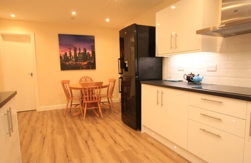 Weston-super-Mare Apartment | The Kyrenia