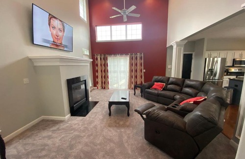 Hough Villa | The La Grange House