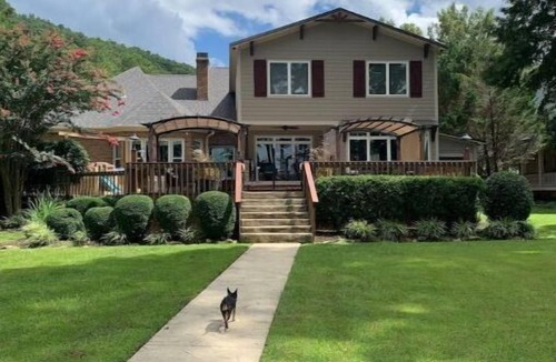 Guntersville House | The Lake and Movies- the amenities with a theater