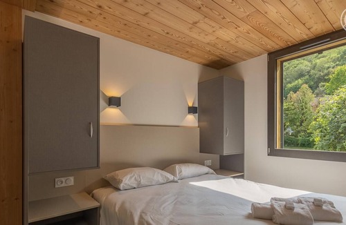 Conjux House | THE LAKE CHALET - SPOUSE