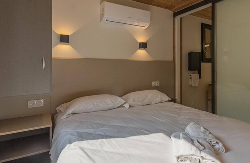 Conjux House | THE LAKE CHALET - SPOUSE