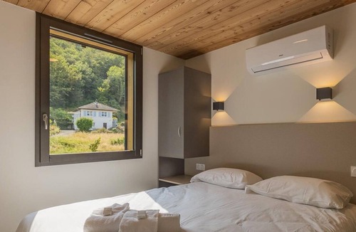 Conjux House | THE LAKE CHALET - SPOUSE