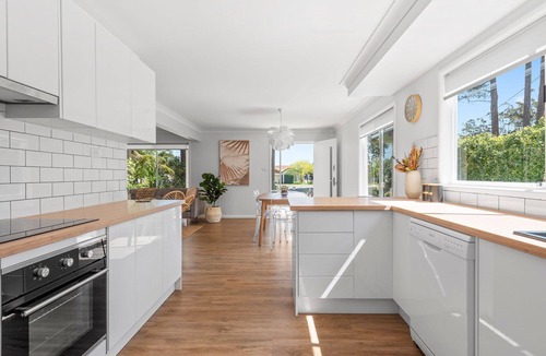 Burrill Lake House | The Lake Hideaway on Kendall