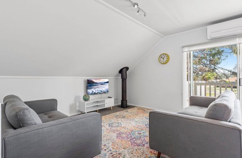 Burrill Lake House | The Lake Hideaway on Kendall