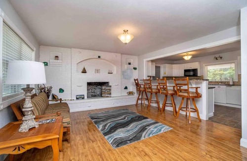 Salina House | The Lake House At Hudson