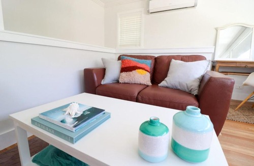 Cams Wharf Apartment | The Lake House