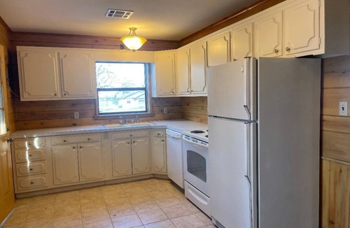 Dennis House | The Lake House is a cozy 2 bedroom at Stony Point