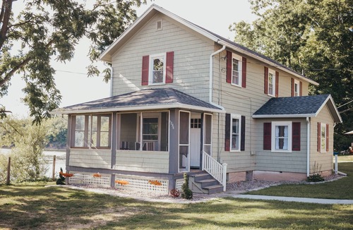 Kent House | The Lake House on the Oak Orchard