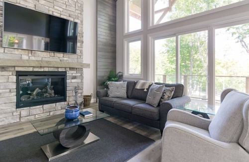 Centre Hastings House | The Lake House provides luxury and prestige!
