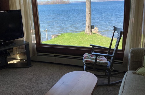 Durhamville Cottage | The Lake House