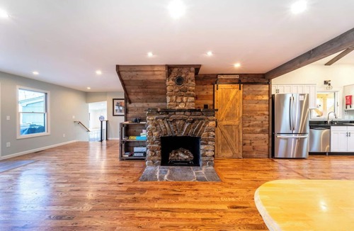 Montville House | The Lake House