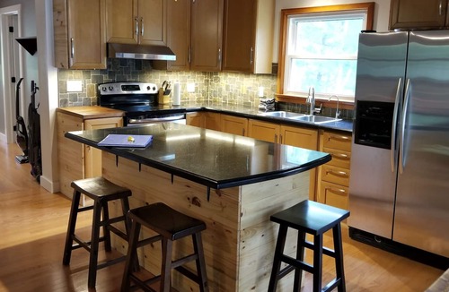 Monetville Cottage | The Lake House - Yoga Studio, swimming, boating, hiking and more!