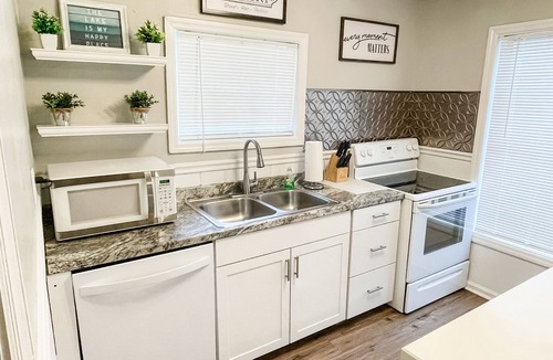 Grant House | The Lake Life Retreat with Hot Tub